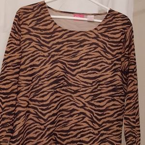 Three quarter sleeves top